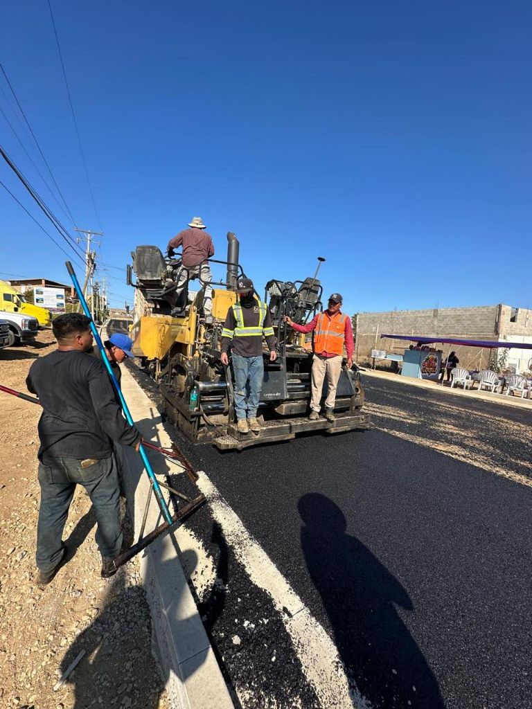 Pavimentadora en operación